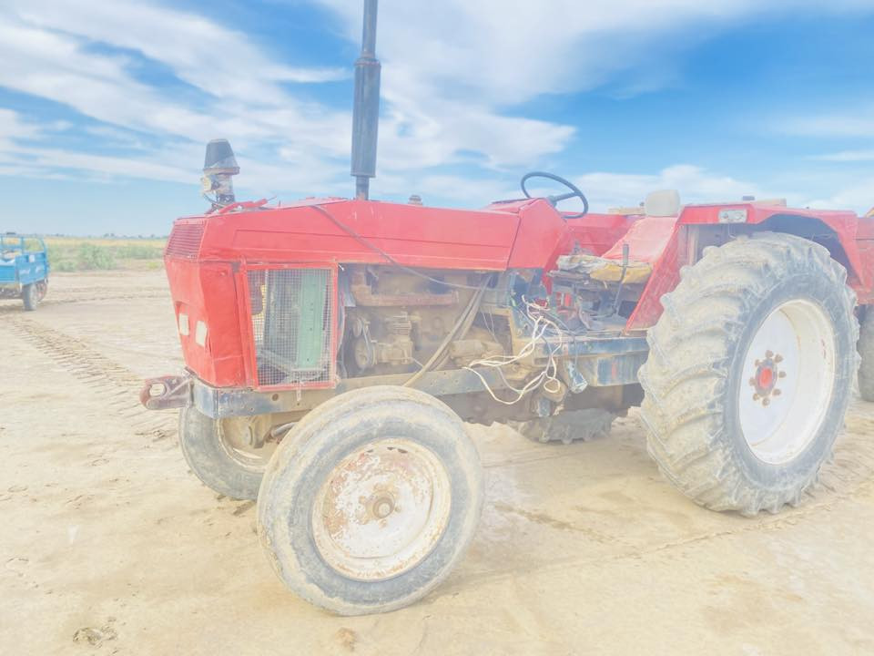 سلام عليكم عنتر 81 للبيع اصوليه  مكنيه خير من لله ما بيها قير بس خيط بخار قليل  مكانها واسط الموفقيه ***********
