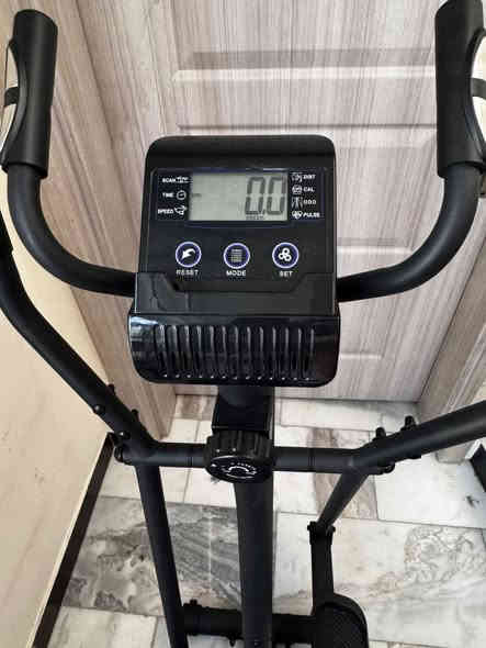 سلام عليكم 
للبيع جهاز رياضة (أوبتكل + بايسكل) بنفس الوقت، استخدام أقل من ساعة فقط
السعر160 ألف ويه مجال بسيط.
العنوان: بغداد – شارع فلسطين
الهاتف: ***********
