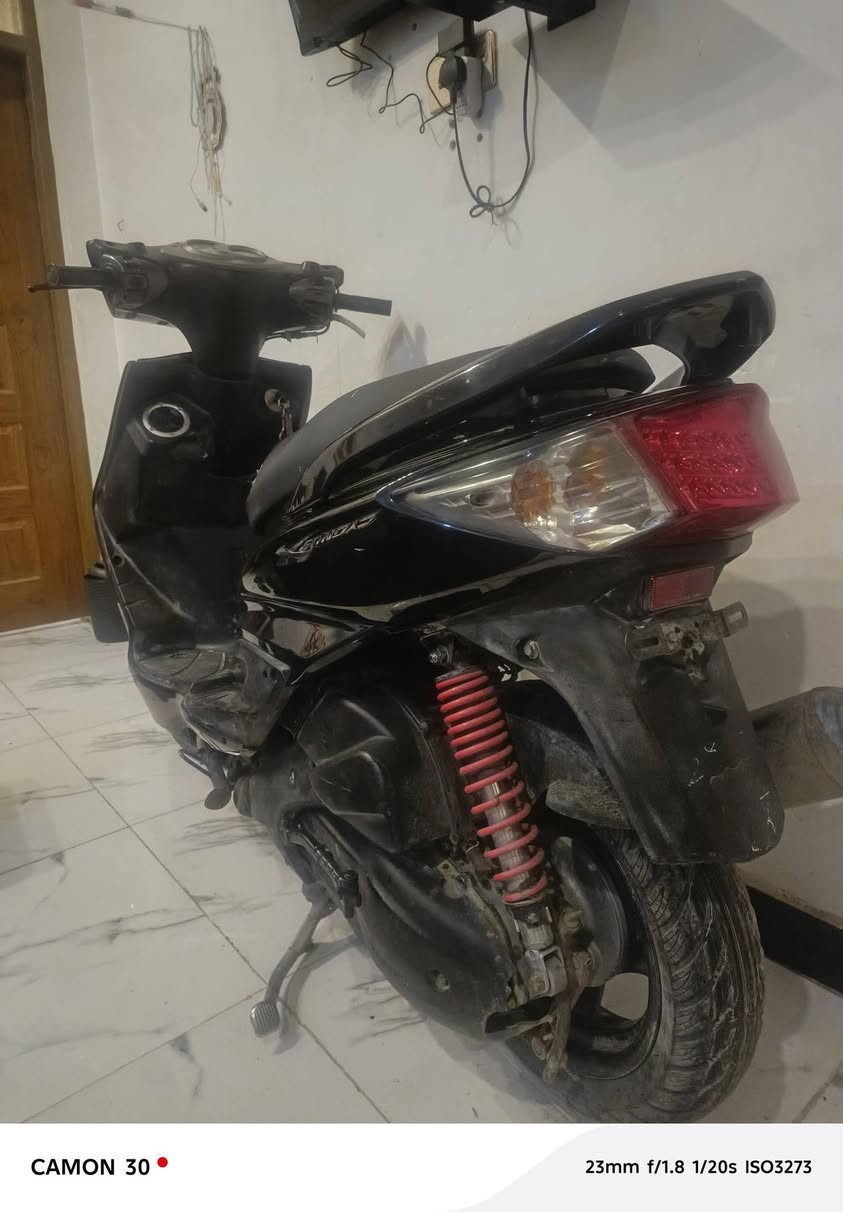 دراجه سنكس فحل للبيع دراجه كامله كل نقص مابيها وكلش نضيفه منزلها رمبه على ايدي اني منزلها من الرمبه وكلشي مافاتح بيها على وضعيه الرمبه 
عنوان الشعب 
السعر ٨٥٠
***********
