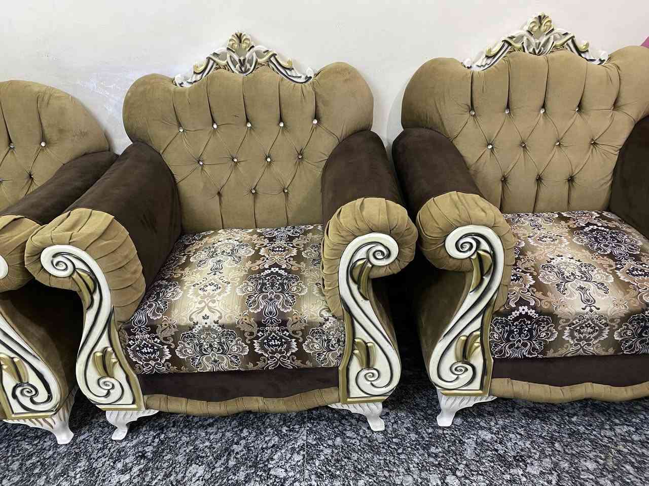 السلام عليكم
تخم ١٠ مقاعد نظيف كلش مابي اي ضرر السعر ٣٥٠ 

العنوان / الرئاسه قرب جامع الامام علي (ع) 

للاستفسار الاتصال على 

‭0770 290 4373‬
