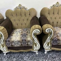تخم ١٠ مقاعد • نظيف • قرب جامع الامام علي