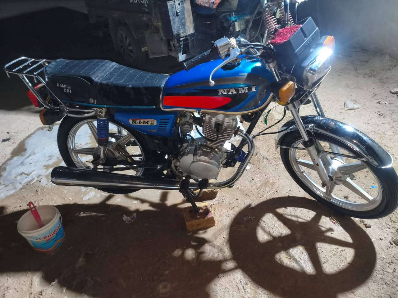 سلام عليكم دراجه للبيع مديل ٢٢ محرك ٢٥ اوراق اصولي ٧ ورقات مداور وكيك الكيل العارضي درجه مكفوله من كل شي عنوان طريق كربلاء نجف عمود 233 السعر 800وبيها مجال  الرقم ***********
