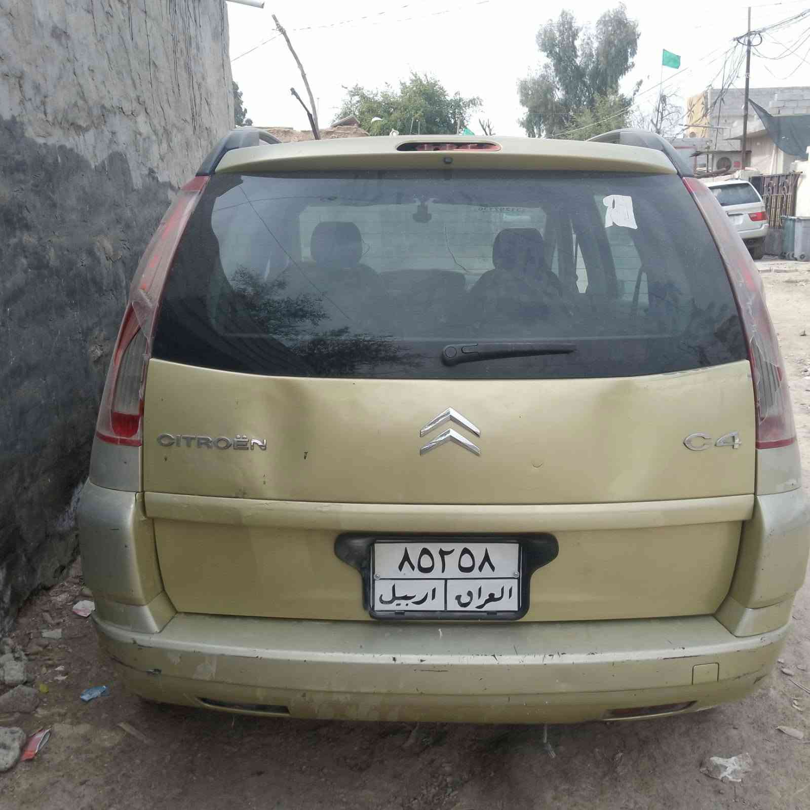 سلام عليكم سيارة ستروين استيشن  للبيع موديل ٢٠٠٦ سيارة ٧راكب رقم اربيل صاحبهة ب اربيل بيهة مكينة وكير ابو TOYOTA ابو الجف سيارة بيهة عطل بصيت عقل محترك يعني جيبلهة عقل جديد عنوان بغداد الحسينية مال الراشدية سعر ٣٠بيهمجال  الستفسار انتصال***********
