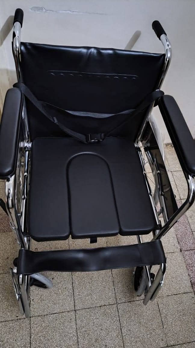 كرسي متحرك مال تواليت جديد بالكرتون البيع العنوان قضاء الشطرة الناصرية هذا رقم موبايل صاحب لكرسي ***********سعره 130شراي تصال على رقم فقط
