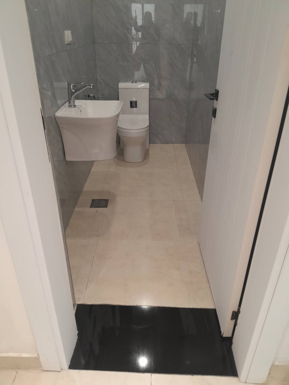 هل تبحثون عن شركة تنظيف موثوقة وذات كفاءة عالية؟
تقدم لكم شركة ديلوكس  للتنظيف عروض مناسبه باسعار تنافسية 
خدماتنا تشمل: جلي وتلميع الأرضيات، تنظيف الحمامات والأسطح، تعطير المنزل... وغيرها!
كادر متخصص في تنظيف المنازل والشركات
احصل على راحة البال مع أسعار مناسبة. اتصل الآن 
*********** أو مراسلتنا عبر الصفحة أو الواتساب
