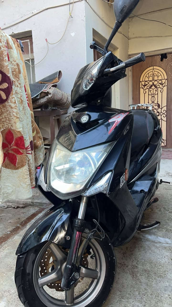 سلام عليكم سكنس لد للبيع جديده الدراجه خير من الله مكفوله كفاله عامه  دراجه ياباني وليس كوري ياباني قبق نفخ استان حساس العداد اكتروني بيه شخوط بسيطه موضحه بلصوره
السعر 1350
مكان بصره نواب ضباط 
غير متواجد علفيس 
رقم الهاتف ***********
