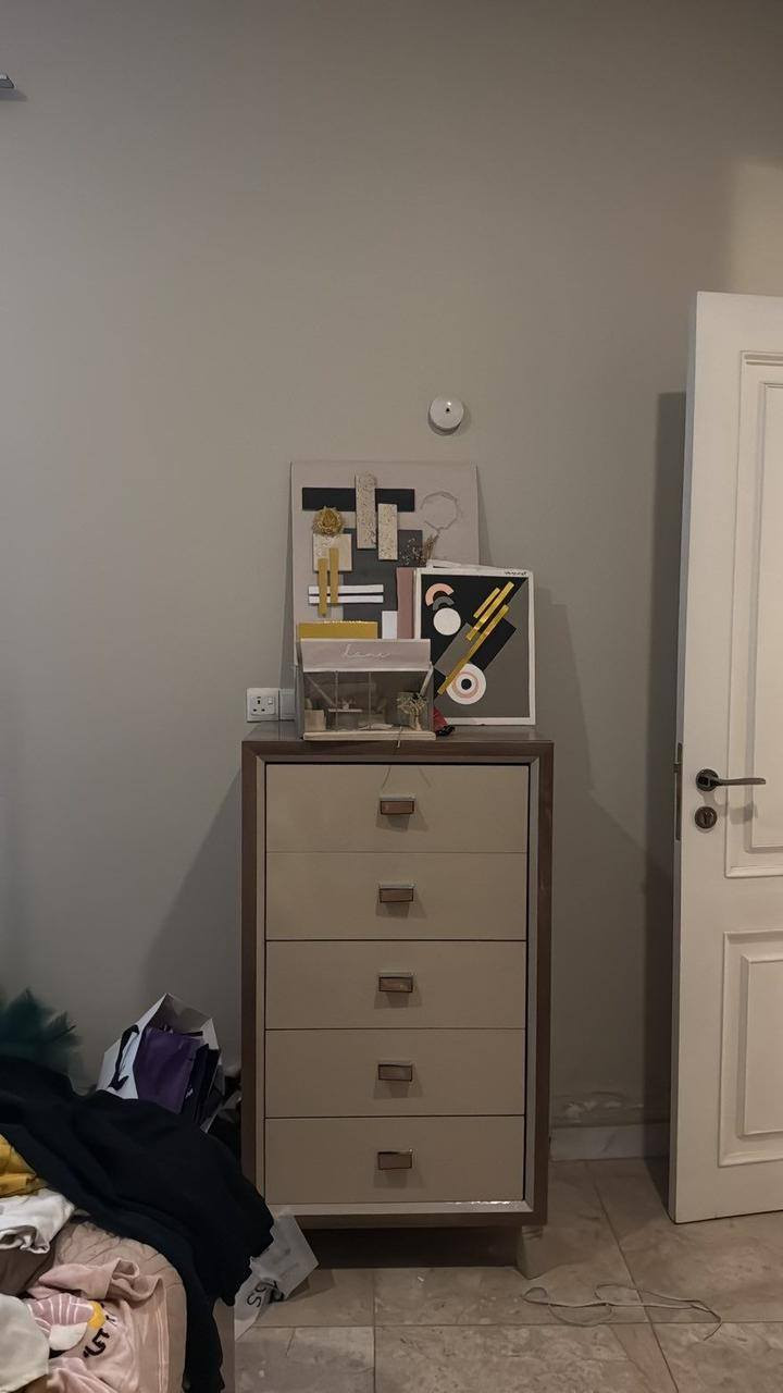 غرفة نوم تركي ٧ قطع نضيفة جدااا ماخذيهة من العالمية كلش راقية واي ضرر ما بيهة مكاني قرب بوابة الكاضمية ***********
