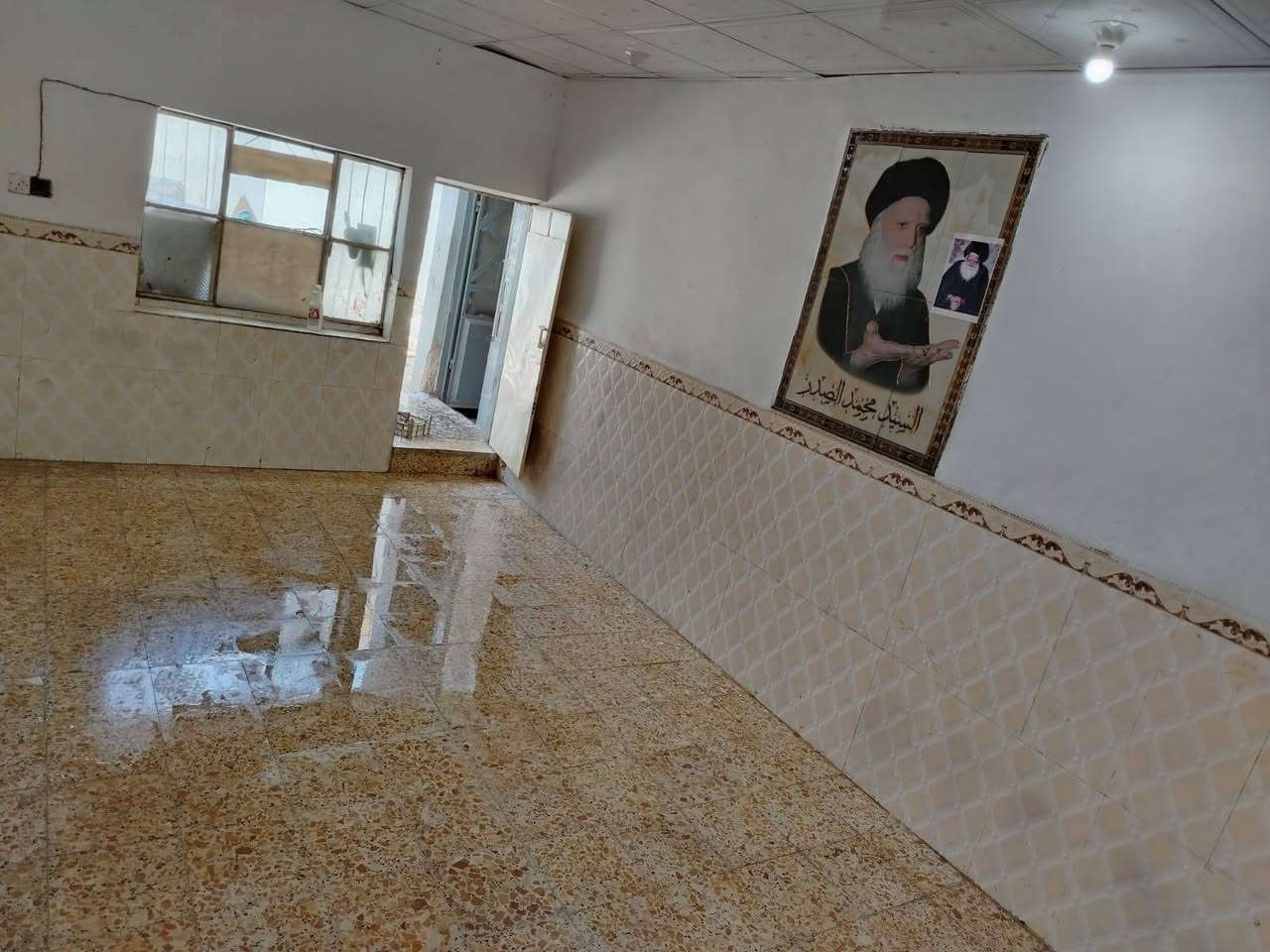 بيت للبيع 

 120متر مربع 
في حي الانصار  

. يحتوي على 
استقبال وصالتين  و 4غرف  

بيت نازل عن شارع. ربع متر سعر البيع 130  عنوانه. نجف. حي الانصار.  خلف  صيدليه الرايه جهه االيسرى.. صالح للسكن. للأستفسار الاتصال على الرقم ***********
