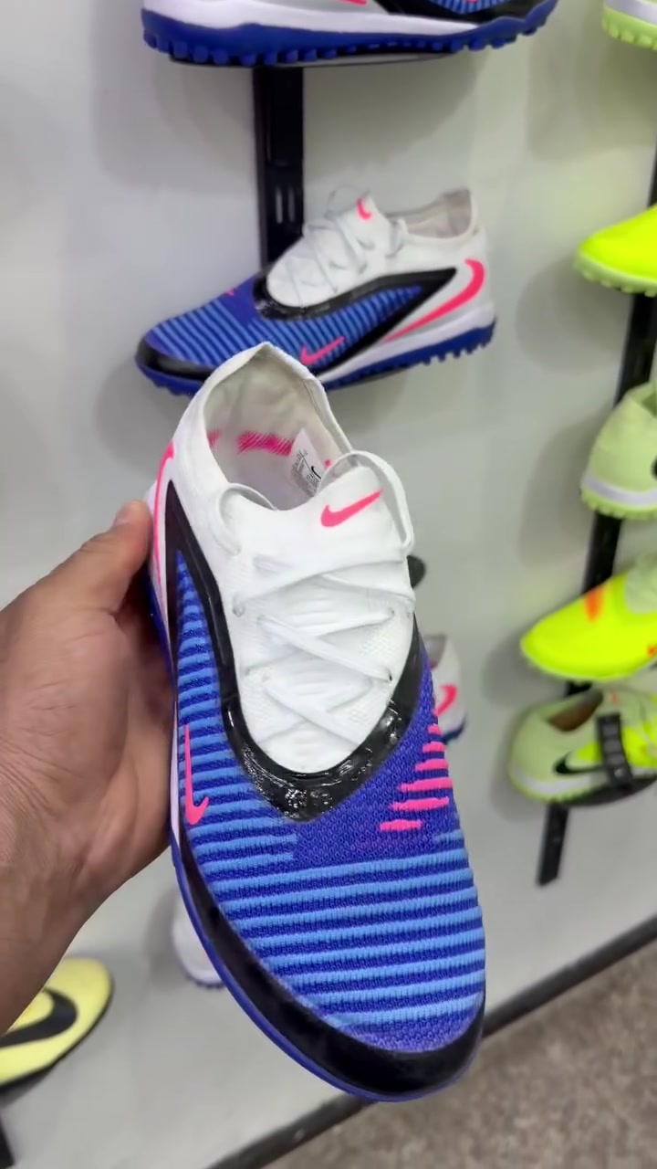 توفر حذاء ڤانتوم اصلي ماستر كوالتي👟.
القياسات من41-44📐.
العنوان📍:كربلاء شهداء سيف سعد قروب كهربائيات الماس 
للتواصل والحجز📞:
***********
***********
اسم المحل:تجهيزات العمدة للفرع الثاني⚽️.
