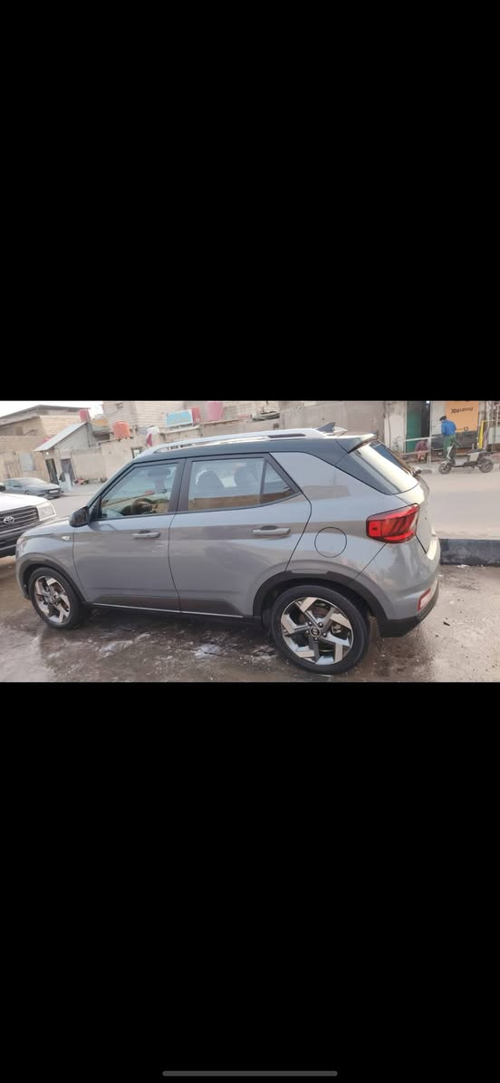 مكلف بالنشر هونداي فينيو وارد امريكي بيها بارد خلفي قليل سعر ١٣٠ وبيها مجال ٢٠٢٢ تفاصيل اكثر الاتصال على صاحب السيارة ***********
