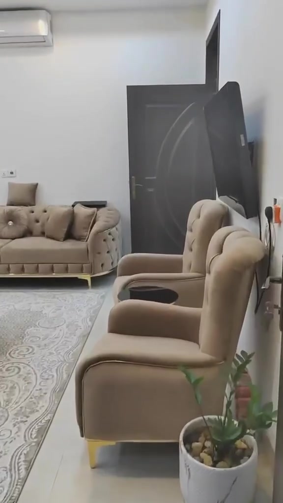 عندي هذا بيت 240 متر للبيع شوراو بارتي فرعين قبل مدرسه خاك
٣ غرفه نوم  بيها 
بناء درجه الاولى كلها ب ايدي  ارقه مواد مستعمل بيها


**إذا كنت صاحب هذا الإعلان وتريد حذفه لأي سبب، رجاءا أرسل رسالة إلى الدعم الفني**