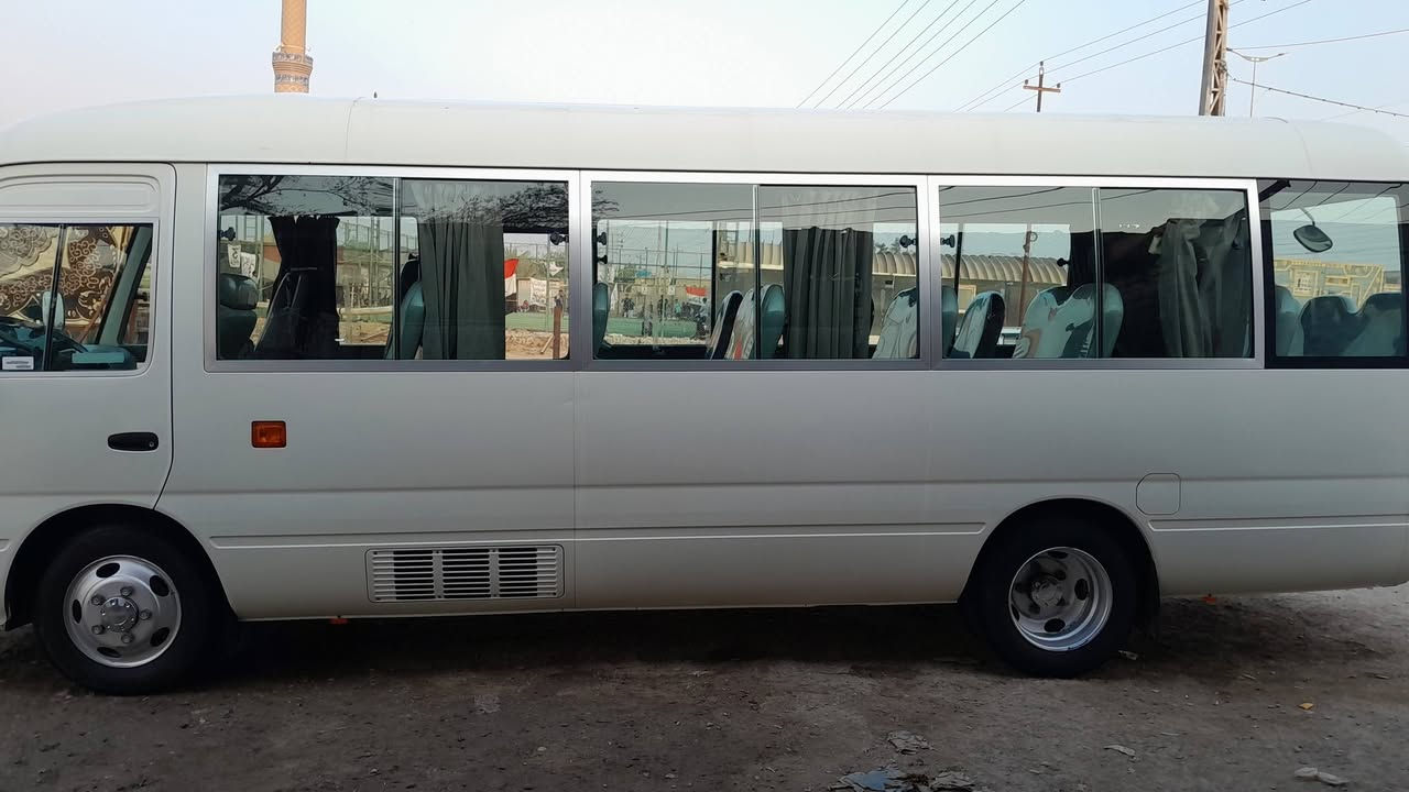 السلام عليكم 
كوستر 2016 كفاله عامه 
سيارة نضيفه وجاهزه من كلشي 
كير ومكينه واكسن مكفولات
تبريد تدفئة 
جوبلس بلادي

***********
