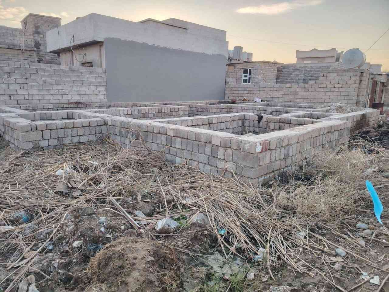 تكعيب للبيع مساحته 250ركن موقع يم جامع حسوكه
يم بيت مهند الغازي مكان واحد على واحد متوفر جميع الخدمات مي وكهرباء وشارع كلشي يمها سعرها جدا مناسب اتصل وتدلل ***********
