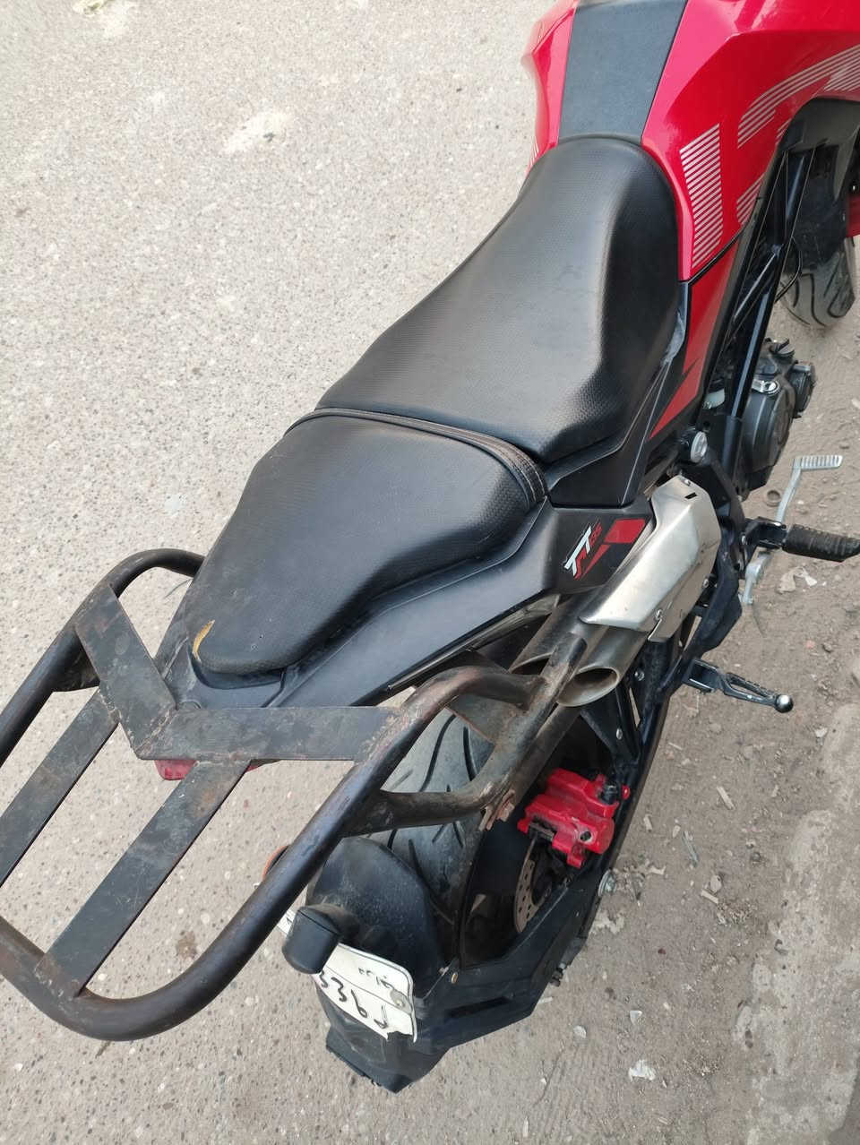 بنلي 135
الدراجة مكفولة مكينة وگير وشاصي 
ماشية 25 الف 
مداريها دهن كله xado وتبديل كل 1700 كيلو 
مبدل كوبلن وبلكات وزنجيل ودشالي كله جدد 
الدراجة مرقمه وبأسم الشركه شوكت ما يعجبك حول 
ملاحظة: الكفر مال الزنجيل والدشلي موجود اني شايله 
اللايت شغال والدشبول هم وما بيهن كل خلل فقط كفرات مكسرة 
صار عندي نضوح شوية بالصونده مال راديتر متتظر الشركه توفرها 
والدبل ينرادله تجفيت الامامي
واتساب : ***********
المكان: بغداد جميلة
مراوس بستيد مرقم او بيع بسعر مليونين وبيها مجال بسيط
