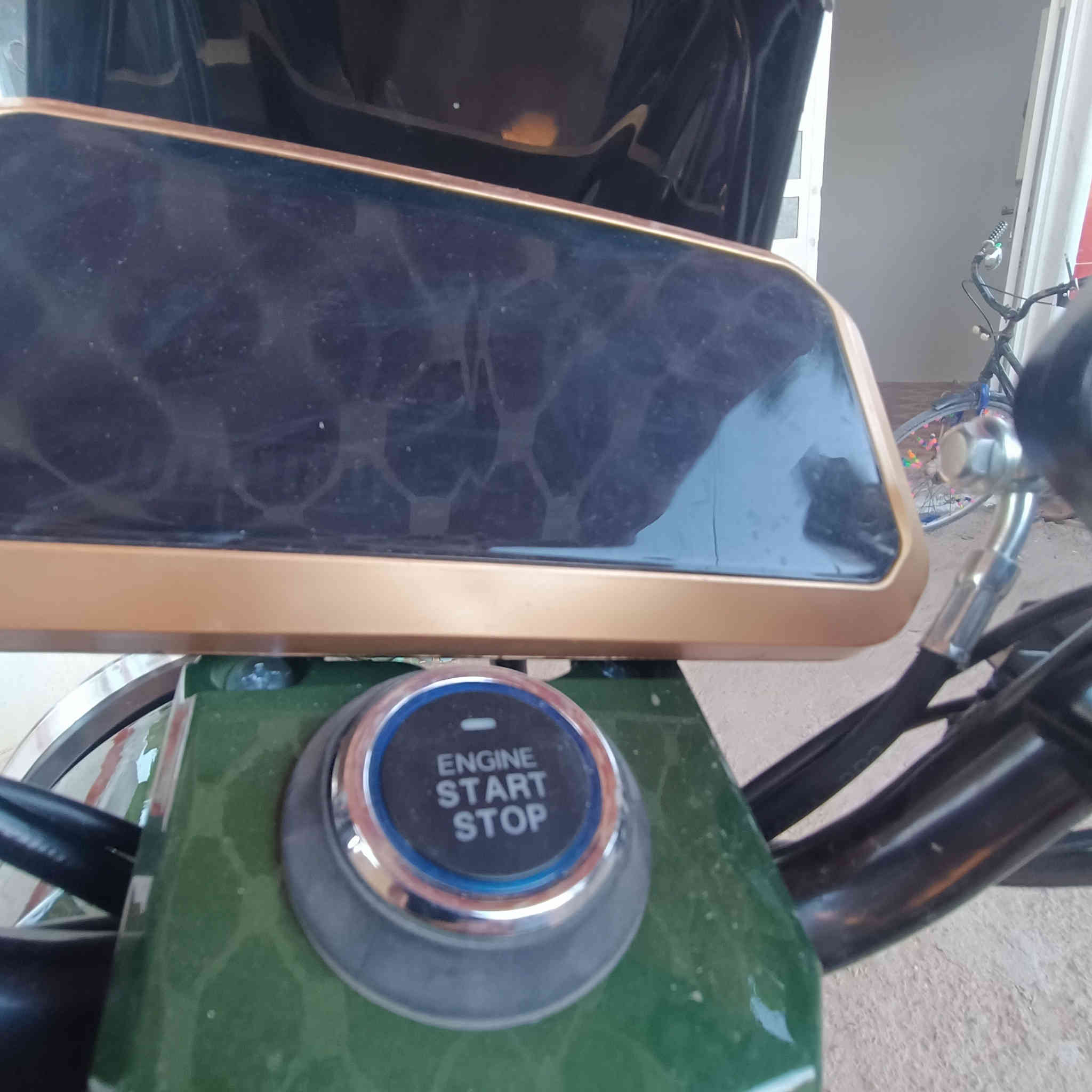 سلام عليكم دراجه شحن فول الله يشهد قبل يومين أخذته فتح كارتون مابيه اي نقص ولا ماشي بيه حتى بس مرا طلعت بيه كلشي جديد فتح كارتون تشوفه يلا تأخذها ماعرف بيه اني الشحن كدام عينك لون زيتوني أخذته ب 700 والله بفلوسه ابيع بيه مجال بسيط الي مو شاري لا يتعبني  السعر 700 الف مكاني ديالى *********** وتساب متوفر  اتصل بيك خير دلل @إشارة
