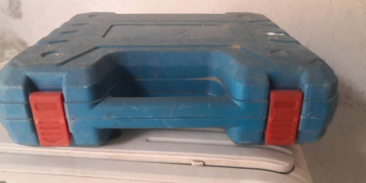 السلام عليكم
مبرده حجم كبير السعر ٧٥الف
دريل شحن اصلي ٢٥الف
بلازمه ٣٢ بيها نقطه بل شاشه تفيد للكاميرات بدون نت السعر ٤٠ قفل
ميز صيانه متر وربع السعر ٥٠الف
الامين سكينه شارع المكاتب *********** بي واتساب
