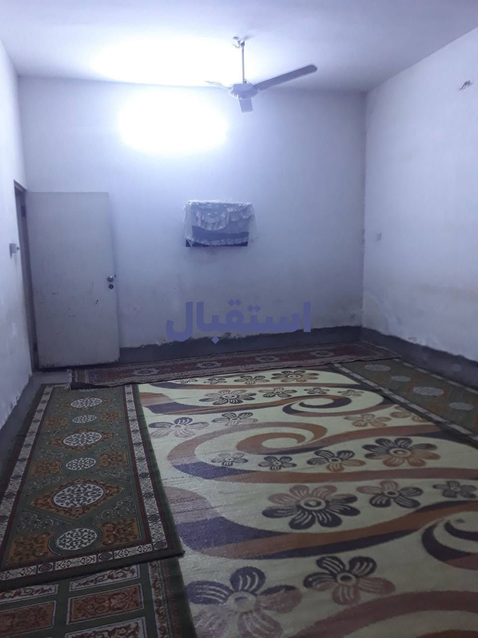 بيت للبيع المساحة 210 طابق واحد صب مسلح السطح مطبك اشتايكر مقابيله حديق خدمات مي ومجاري وكهرباء  
استقبال + مطبخ + صالة + غرفتين + مناور عدد٢ + صحيات داخلية وخارجية 
الموقع الاستكشافات  خلف معمل غاز شارع السجة ظهر الملعب ثاني بيت بعد الركن مقابيله حديقة ماكو جيران@ السعر ٧٥ مليون بيه مجال 
هاتف ***********
