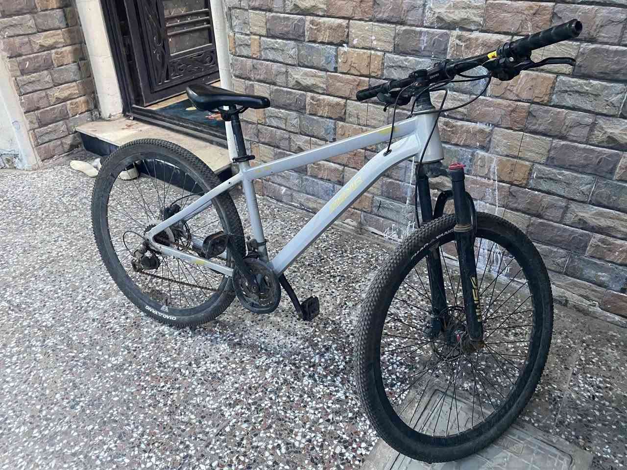 السلام عليكُم بايسكل جبلي ماركة DSMA حجم 26 السعر 175 وبي مجال قليل للشراي الله شاهد علي صارلي 3 اشهر من ماخذه جديد .


**إذا كنت صاحب هذا الإعلان وتريد حذفه لأي سبب، رجاءا أرسل رسالة إلى الدعم الفني**