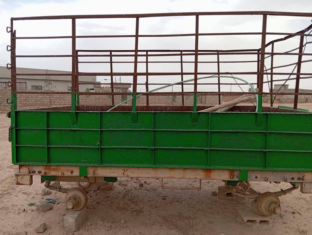 السلام عليكم
عنتر نداء موديل 97  شي جدام لعين عنتر ما تعبان ولكن مهمل 

عربانه حجم لويل 14  نضيفة وبلادية وكاملة  

استفسار نتصال ***********
