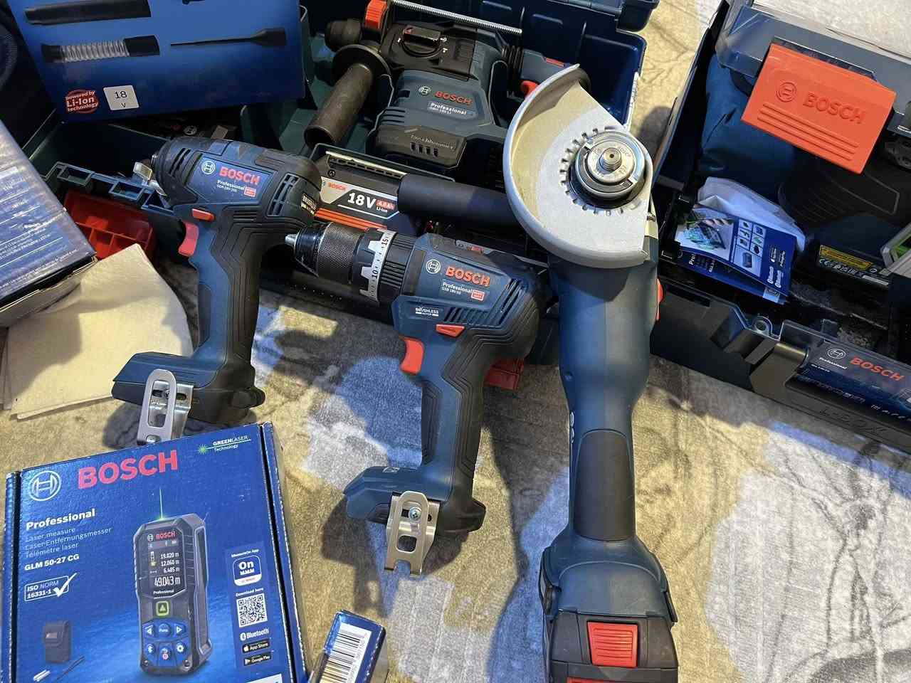 السلام عليكم ورحمة الله وبركاته 
عده كامله من بوش الالماني للبيع 
للاستفسار 
وتساب ***********
وتساب ***********
