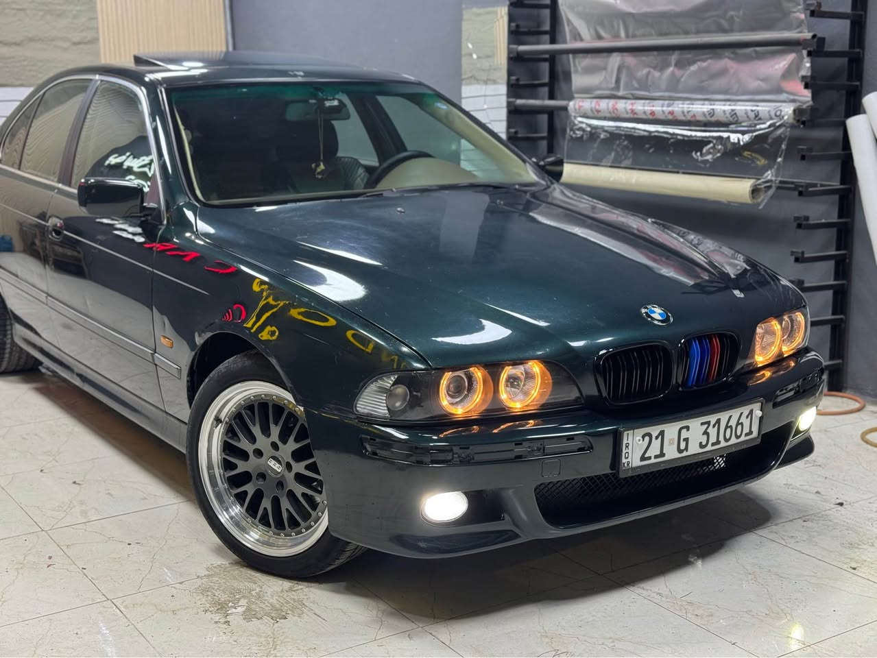 بیئێم سەقەڕ ٢٠٠٠ مەکینە ٥٢٥ دەبڵ دیجیتاڵ گێڕ تۆماتیک ناوزەرد لۆک لۆکە سەیارەکە ئەوروپیە ڕەقەم کراوە بۆیاخ سەقف و عیزام بەشەرت نموونەیە لە جوانی بەشەرتی ئەوەی بۆیاخی عێراقی نەبێت بۆیاخی ئەوروپایە سەیارەکە کامل جوانکاری بۆکراوە ویلی BBS بۆ بەستراوە دەعم و لێدراوی نیە پێش و پشت کەپسە سەنەوی هەتا ٢٠٣٠ تازەیە سەیارەکە ماڵی دۆستە یەک دینار مەسرەفی تێدا نیە بۆ زانیاری زیاتر پەیوەندی بکە جوابی نامە نادەمەوە.
*********** رانية, السليمانية
