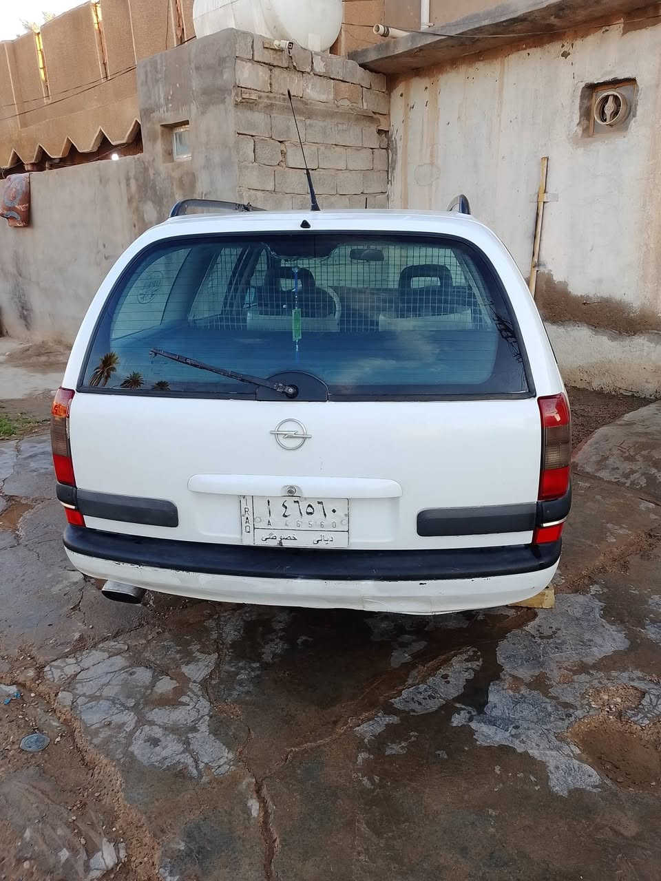 سلام عليكم اوبل للبيع موديل 96 تبريد شغال محرك ونجي سنويه 29 شرط تحويل السعر 52  وبيها مجال مكان المقدادية الهاتف ***********
