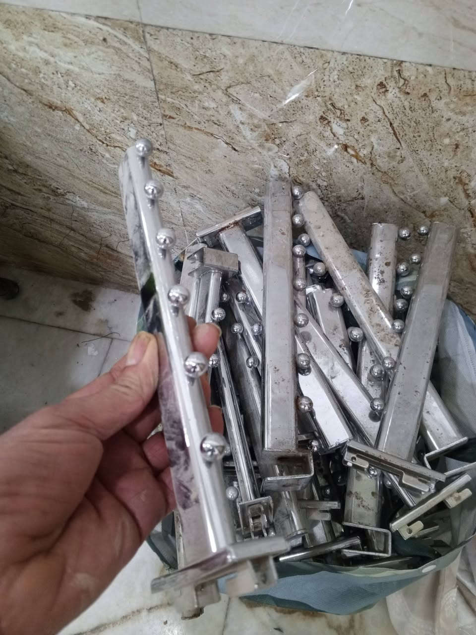 ذراع للبيع العدد 100 العنوان كربلاء حي العسكري العابد تواصل علة الرقم ***********  يوجد واتساب
