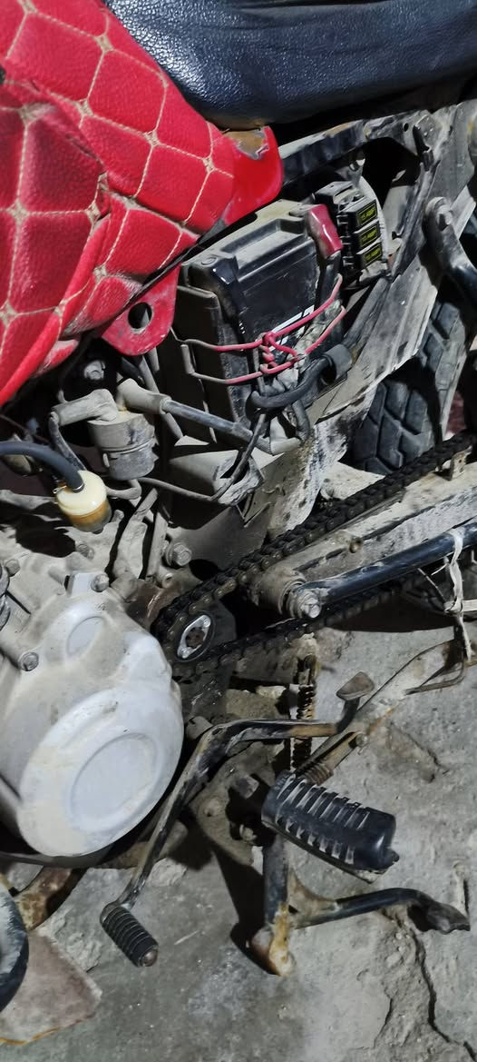 بوكسر جبلي موديل 22
سنوية بأسمي بس استلام لوحات

محرك اول ما بخر جفتتها وجنت كلش مداريها بالدهن قبل لاتگوم كلة اصلي ابو 15 و 18 الف

بس هسة هملتها لأن صار عندي ظرف وما اتفرغت الها واحتاجيت فلوس وعرضتها

بيها سبرنك بريك خلفي وظفيرة صاير بيها طبك بسيط يعني تشتغل گبل بدون سويج 
والباتري طايح 
وهاي باقي التفاصيل بالصور انت شوفها

السعر خاص
واتس اب ***********
