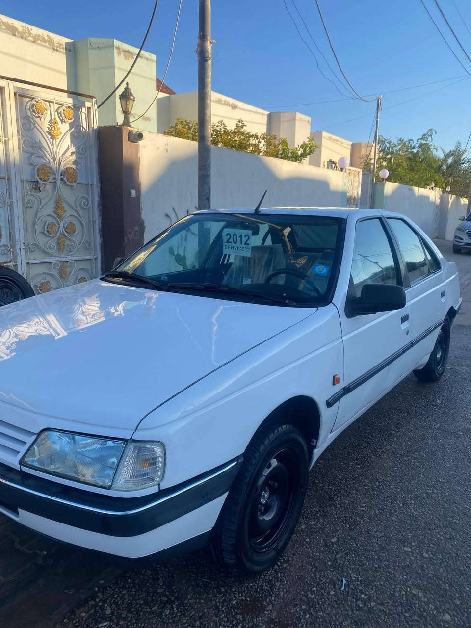 السلام عليكم
 اللهم صل على محمد وال محمد 
 بيجو 405 GLX
موديل 2012
 سياره مكفوله 
تخم تاير قبل اسبوع شاده
باتري جديد 
 رقم نجف انكليزي 
 ماشيه 189 الف 
 سياره بلاديه وجديد
 تبريده🥶 تدفئته شغاله 
كهربائيات كلها شغاله 
بلاديه مملعوب بيه حداديه100٪
مكينه كير مكفول سياره أحله من الصور 
سنويه لل 28 هزه جديده 
بسمنا سياره 
مكانه نجف السعر 47
الاستفسار (***********
***********)
