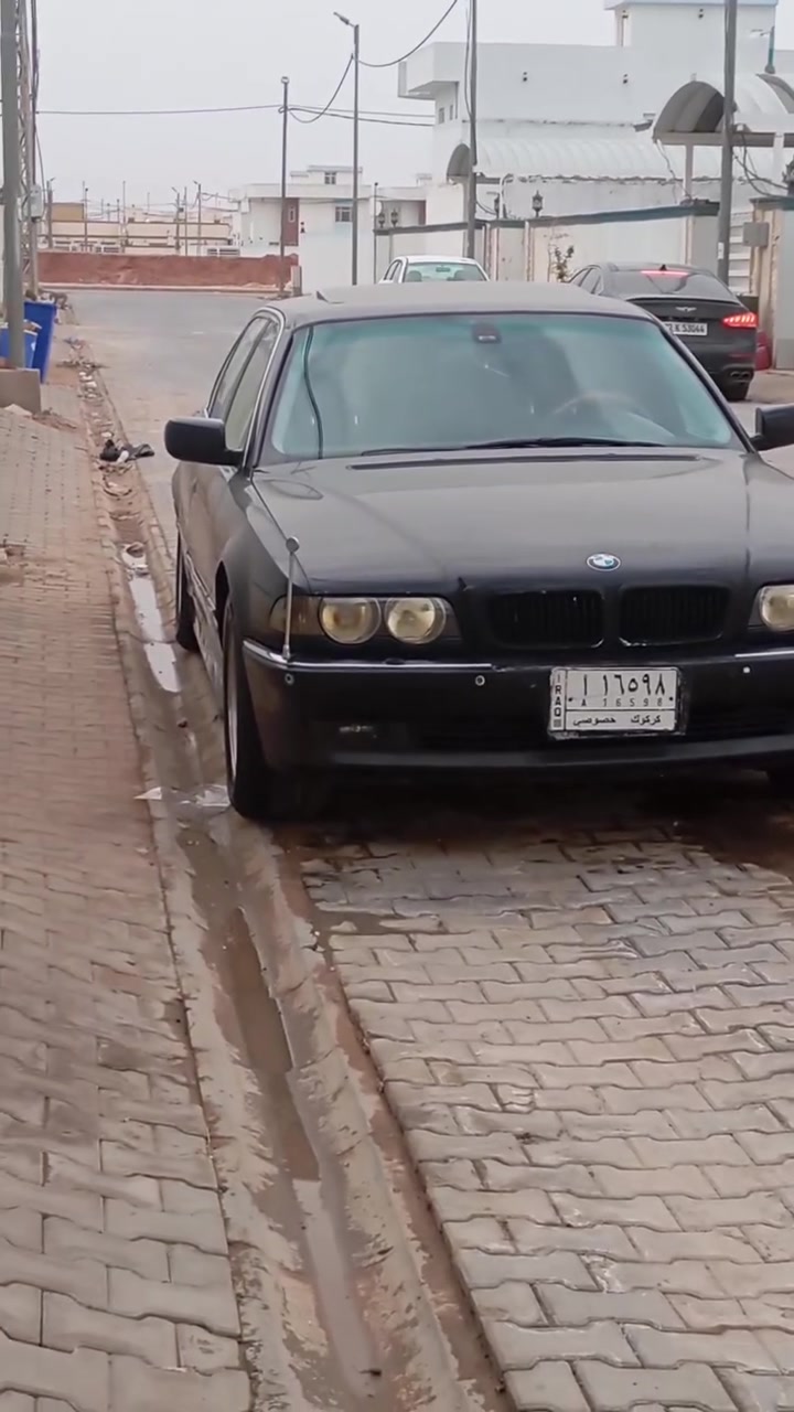 السلام عليكم 
بي ام كاسحه 2001 ، حجم 750،  اصل 12 سلندر ، كشنات كهربائي ، خمس بردات والأخيرة كهربائي ، ستيرن تحكم ، ارباكات ماطاكه ، دبل جام ، دينمه ماي ، السيارة فول مواصفات الجنطه شفط والتفاصيل أكثر  اتصال ***********
