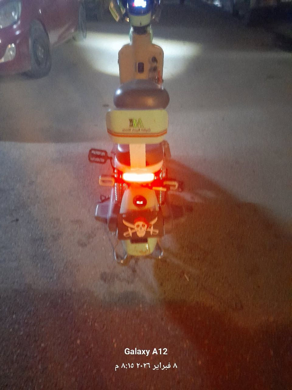 السلام عليكم دراجه شحن حجم 14 فول مواصفات 
1- بطاريات عدد4 (جدد)
2- سيوجات2
3-ملفه 800واط
4- سرعته الحقيقيه 65
5- تمشيك 30الى35 كيلو متر
6- لايت عالي ناصي اشاير يمنه يسره
7- بايدر 
بيه فقط جاملغ الامامي بي فطر ايراد تبديل عاملت عليه ب10 بل الصدريه الدراجه صار شهرين من أخذته من الشركه مستعمله قليل وبيه ضمان سنه من الشركه شحنه ايطول ساعتين بزايد مكاني بغداد السعر 225وبيه مجال دراجه جديد حيل ونضيفه الاتصال***********
