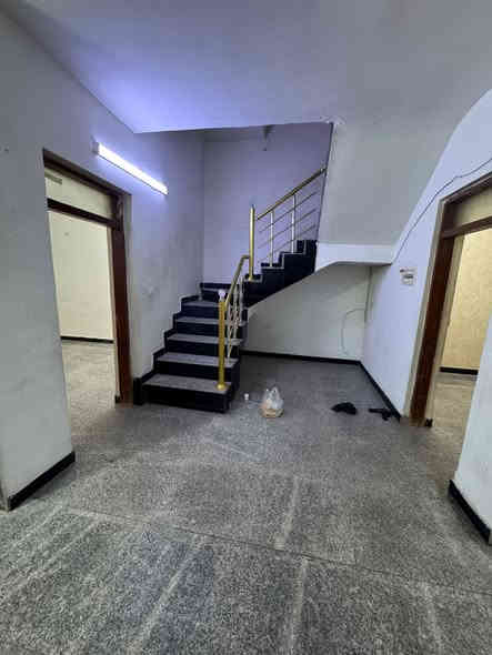 #للايجار في منطقة السيدية 

بيت مساحه 100 متر نظيف جداً

 يتكون من غرفتين نوم وصاله ومطبخ وخدمات وكراج 

سعر الايجار: 800 الف وبي مجال بسيط

للاستفسار 

***********
