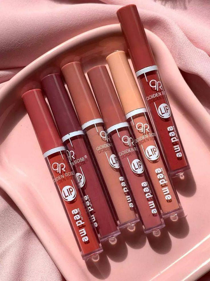 موناليزا للبيع مكياج عطور اكسسوارات المربع الذهبي قرب جامع الهدى ***********
