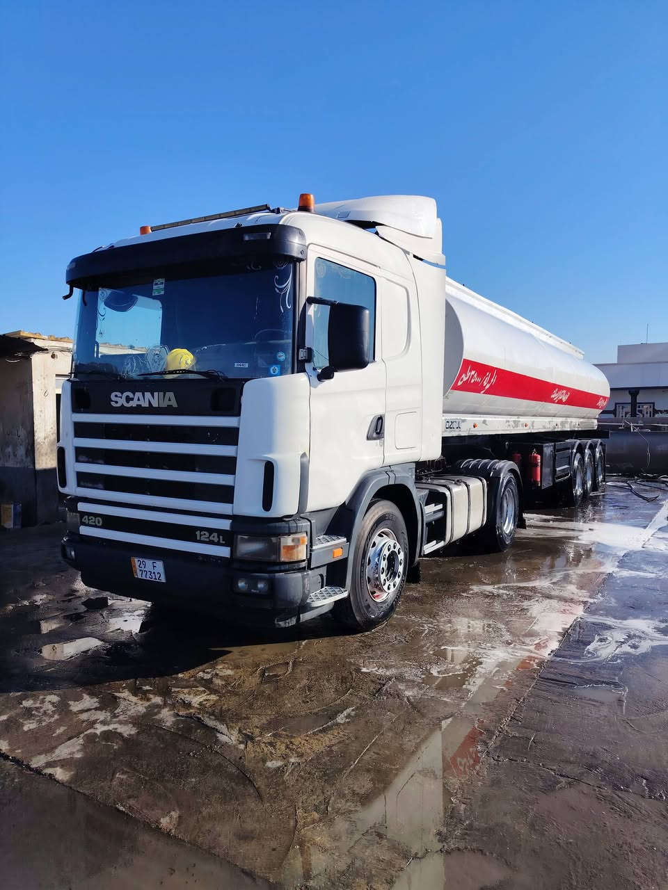 سلام عليكم سكانيه ٢٠٠٥ اصل كيركوبره مكينه حجم ٤٢٠ انجكشن خيط بخار رقم واسط بأسمي سنويه جديده تكيال حله سنتين بويلر ٣٦ طن يعني ٣٨ الف بوري ابو٨ قطعه وحده كاك ياباني تصريح أمني سنتين سياره جاهزه تخم تاير شغاله على كربلاء وبيهه سايق وموافقات السعر٢٥٠        *********** مكاني نجف
