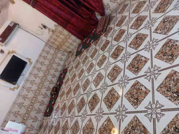 السلام عليكم بيت 200متر الحصوه منطقه ال3000 خلف معمل الطرشي خدمات مجاري بيت جاهز السعر خاص *********** الاستفسار اتصل
