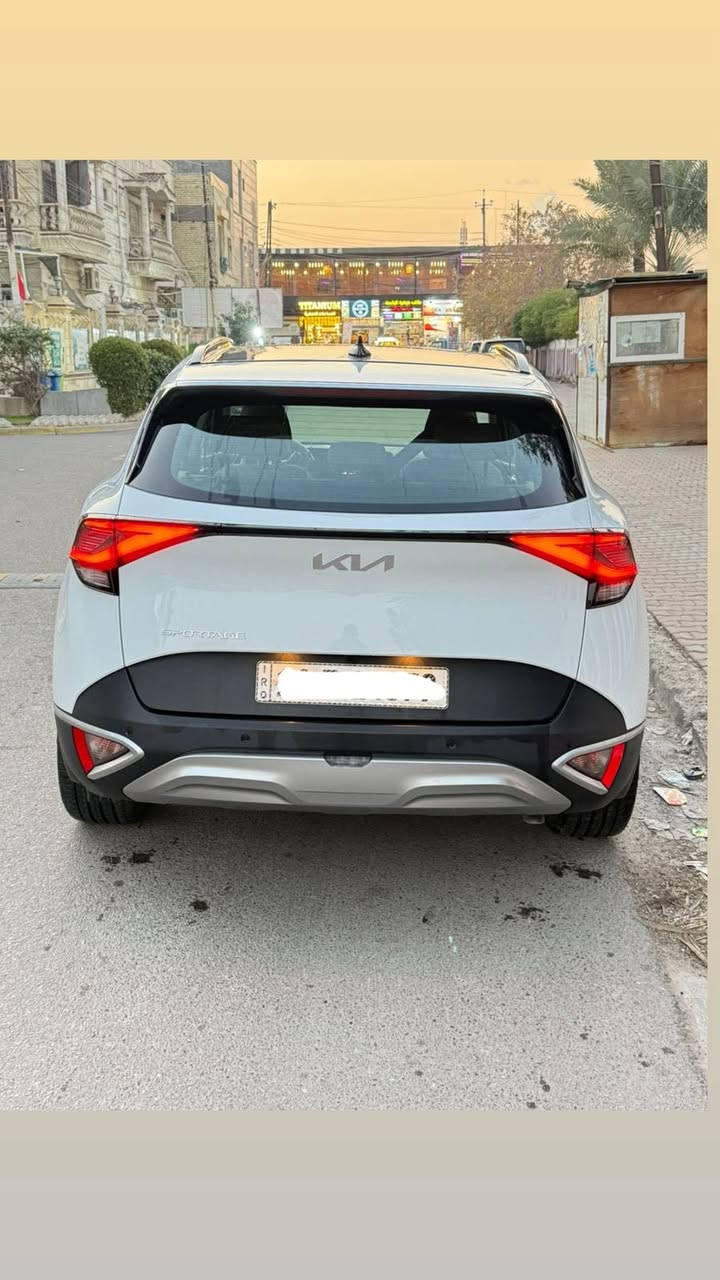 السلام عليكم
سبورتج موديل ٢٠٢٥ 
اخذتها زيرو بأسمي رقم بغداد 
حالياً ماشية ٥ الف وشوية كفالة عامة 
مواصفات الفول  
- بانوراما  
- بصمة تشغيل و ابواب + تشغيل عن بعد   
- كشنات تدفئة وتحكمات كهرباء مع شاحن تلفون
-  ستيرن هيتر مع شفتات
-  حساسات امامي خلفي ونقطة عمياء 
- قطعتين تبريد 
-  باب خلفي كهرباء 
- سايد بريك بصمه 
- وضعيات قيادة مع اوتو هولد   
- ويل ١٩ 
- مكان السياره بغداد المنصور  ***********
