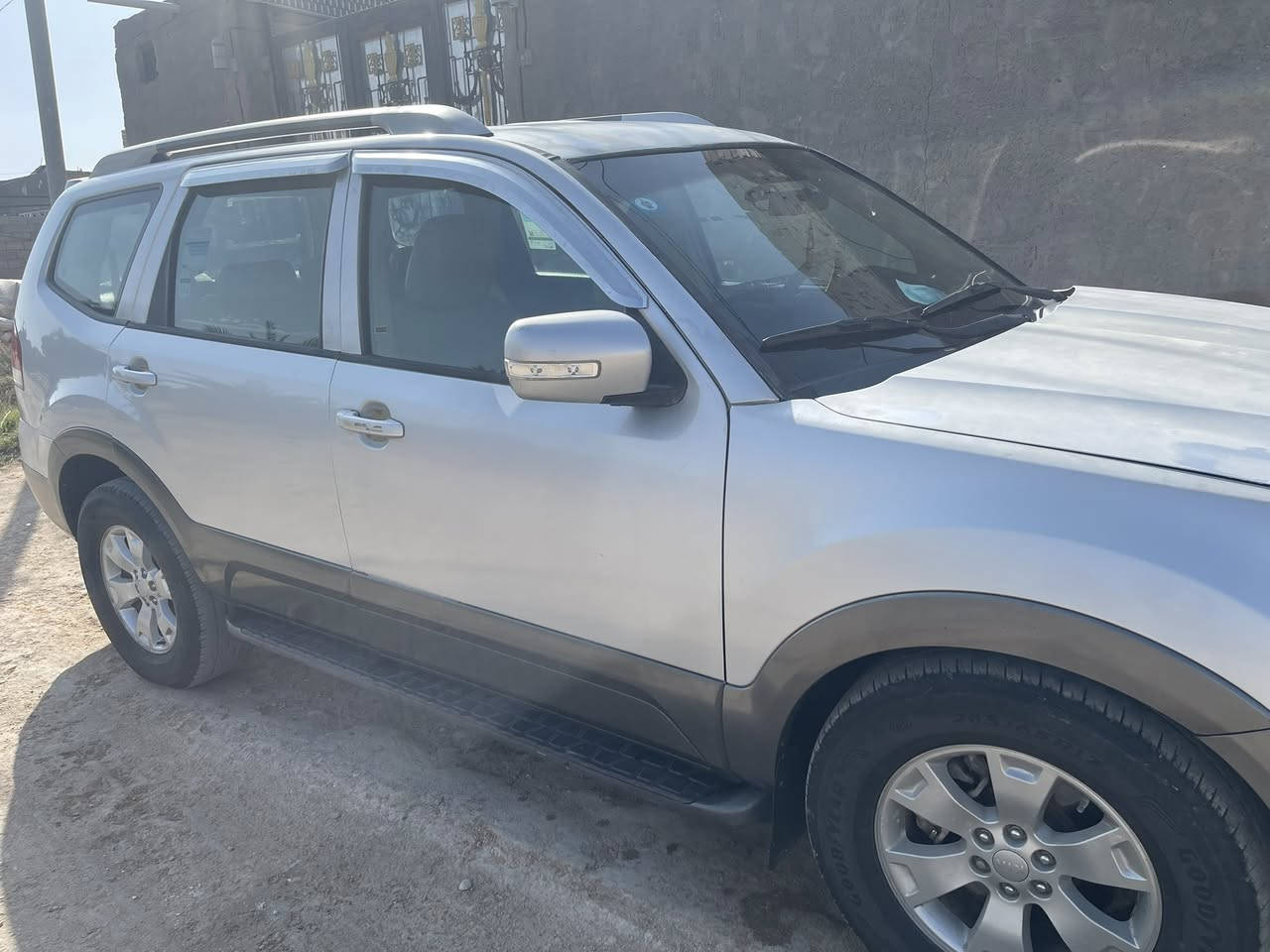 السلام عليكم 
مهافي 2014
6 سلندر 3.8
نص فول 
فور ويل
تبريد قطعتين
رقم بغداد سنويه لل2029 بأسمي
محرك وكير وحداديه وتايرات نظيفات 
الكهربائيات كلها شغاله 
دواخل نظيفه كشناتها احنى مغلفينها للنظافه 
الضرر بابين جهة السايق والتكمه 
مصبوغه عام اثر تجيه خفيفه على جهة السايق
مكان السياره محافظة السماوه 
***********
السعر 130 وبيها مجال او مراوس حسب القناعه
