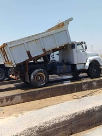 السلام علیکم سكانيا 111 للبيع رقم بغداد مكينه 112عادي تبخر بدون تنقيص ...