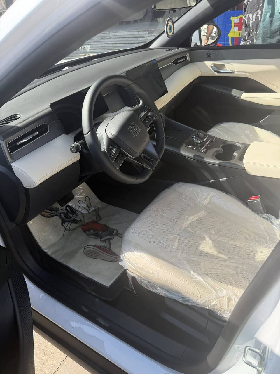 السلام عليكم
2025كن بلاص 
ماشيه 2000كفاله من الشخط 
السعر 18300وبيه مجال بسيط 
مكاني بغداد حي الاعلام 
***********
