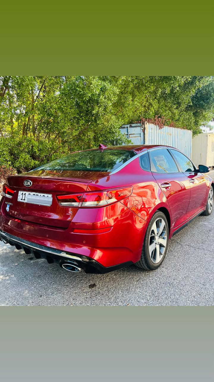 السلام عليكم  كيا اوبتما 2019 فئة S
 رقم بغداد دولي جديد هزه جديدة
حادثها من الامام بيها صبغ بنيد وجاملغات مخاويه لون وبيها مكان بسيط بارد
سيارة كلش حلوة وناعمه واقتصادية جدا وعليها ادامه كامله من كلشي 
المواصفات 
محرك ٢٤٠٠GDI 
ماشيه 51 ميل 
بصمه تشغيل +ابواب +صندو
كشن سايق جلد كهربائي
تحكم ستيرن اربع جهات 
شاشه جبيره + كامره 
قيادة ذاتيه 
رادار امامي
سستم صوت انفنتي
مانع انزلاق
نقطعه عمياء
اشاير بل مري
دشبول كدنزا 
نضام ترحيب 
3 نضام قياده + مانع تزحلق 
لد امامي وخلفي
لايت عدسه لايت نهاري
ويل كب 18 
السعر 122$ وبيها مجال 
مكان سيارة بغدا الكرخ 
رقم الهاتف ***********
