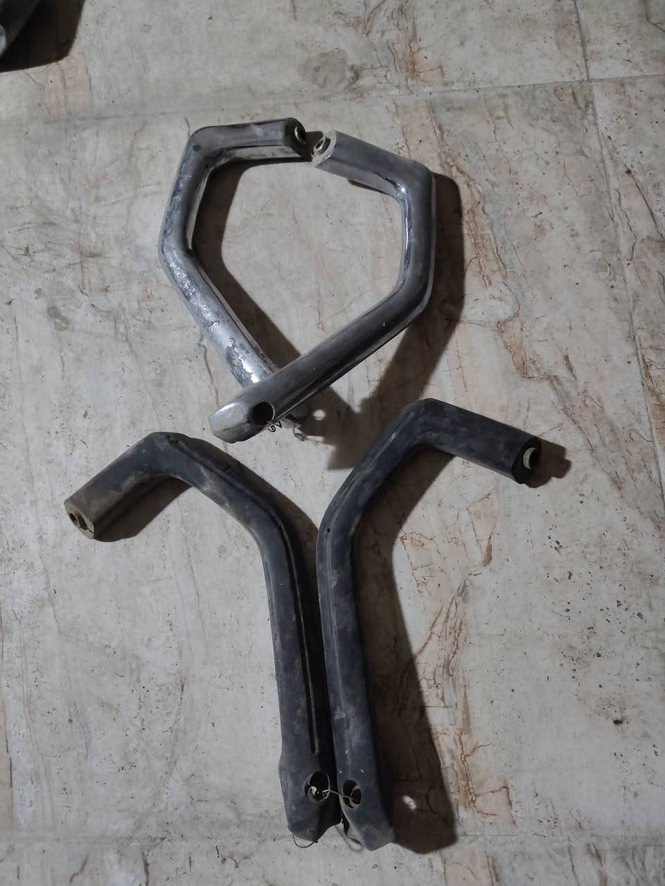 سلام عليكم ورحمة الله
من رخصة صاحب الگروب 
غراض فيوجن للبيع شنو الي يعجبك اخذ سكرين واتفضل خاص
ماشات 2 
بگ لايت 
قباقة بگ لايت 
قبق كلجات ستيل وعادي 
ويل امامي نيكل ويل خلفي عادي 
تجوات دوسات سوادات فج امامي وشغلات تكميليله بسيطه 
موجوده هم جوزه وسويج وعداد شغالات كلهن مال تفصيخ اكو هم عقل فيوجن شغال
***********
