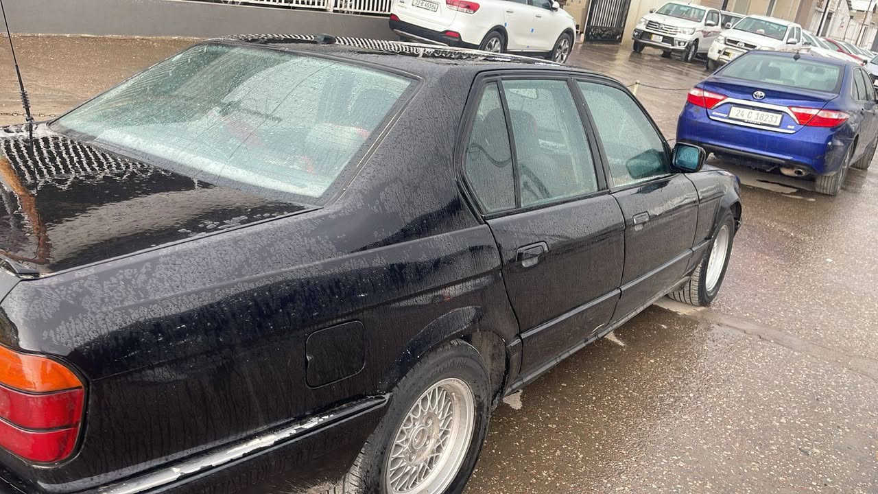 اسلام عليكم من رخص مدير الكروب
بي ام 730  
موديل 1991
كير مكينه كله شرط 
صدر امامي خلفي كله شرط ويل جديد جديد تاير جديد باتري جديد   تبريد  شغال
طخم امامي خلفي جديد 
كهربيات السيارة كلها شغالة 
ماتحتاج مصرف سيارة جناي
مكان السيارة الموصل
رقم اربيل دولي
الأتصال ع /***********
