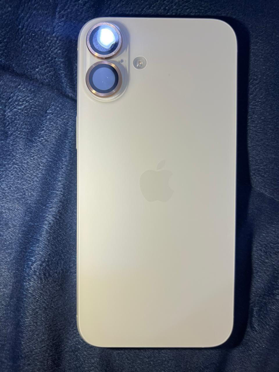 السلام عليكم ايفون 16بلس للبيع النضافه فول بدون اي شخط  المعلومات الجهاز كامله موجوده  البطاريه 100عدد مرات الشحن 115 مره يعني استخدام بسيط جدا بعده داخل ضمان شركه ابل  السعر 925 الف وبي مجال بصيط  ***********
