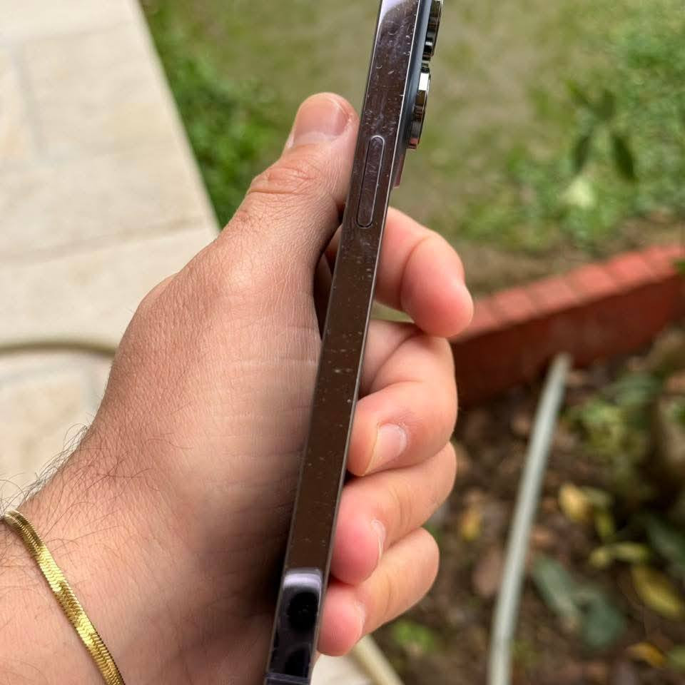 ايفون 14 برو ماكس
iPhone 14 pro max 

نموذج M J/A

256 gb  ذاكرة 

بطارية 91 

جهاز بيه كم شخط بالشاشة ومبينة بالصور 

ووتر بروف حصر هوا شرط ما مفتوح 

ما بيه اي خلل شرط الفحص 

تك سيم

مكان موصل ايسر

سعر مناسب مستعجل 

*********** واتساب موجود

#14promax
#iPhone
#mousl
