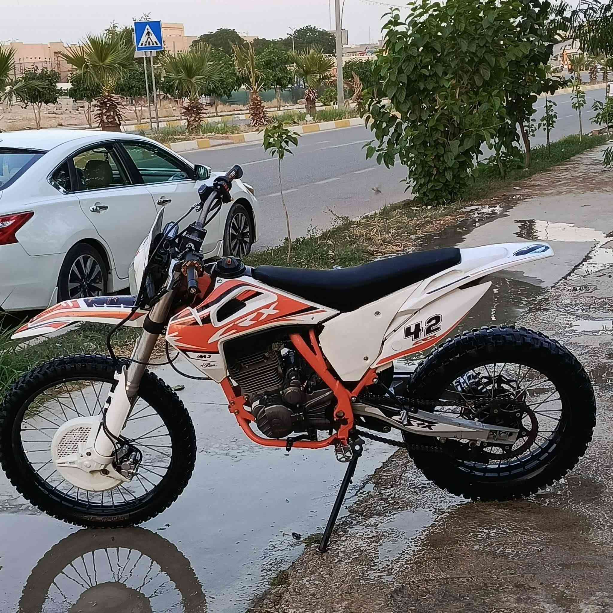 سلام عليكم شباب CRXموديل23محرك 250شلعة معدل طيارة بدون اي عيب دراجة اخو جديد للبيع سعر775بي مجال مكاني خانقين و هاي رقمي ***********
