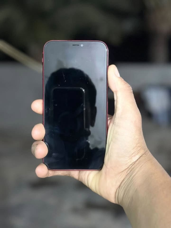 سلام عليكم ١١عادي مبدل شاشه وكاله بطاريه٨٢ فيس ايدي شغال سعر ٢٢٥وبي مجال ***********
