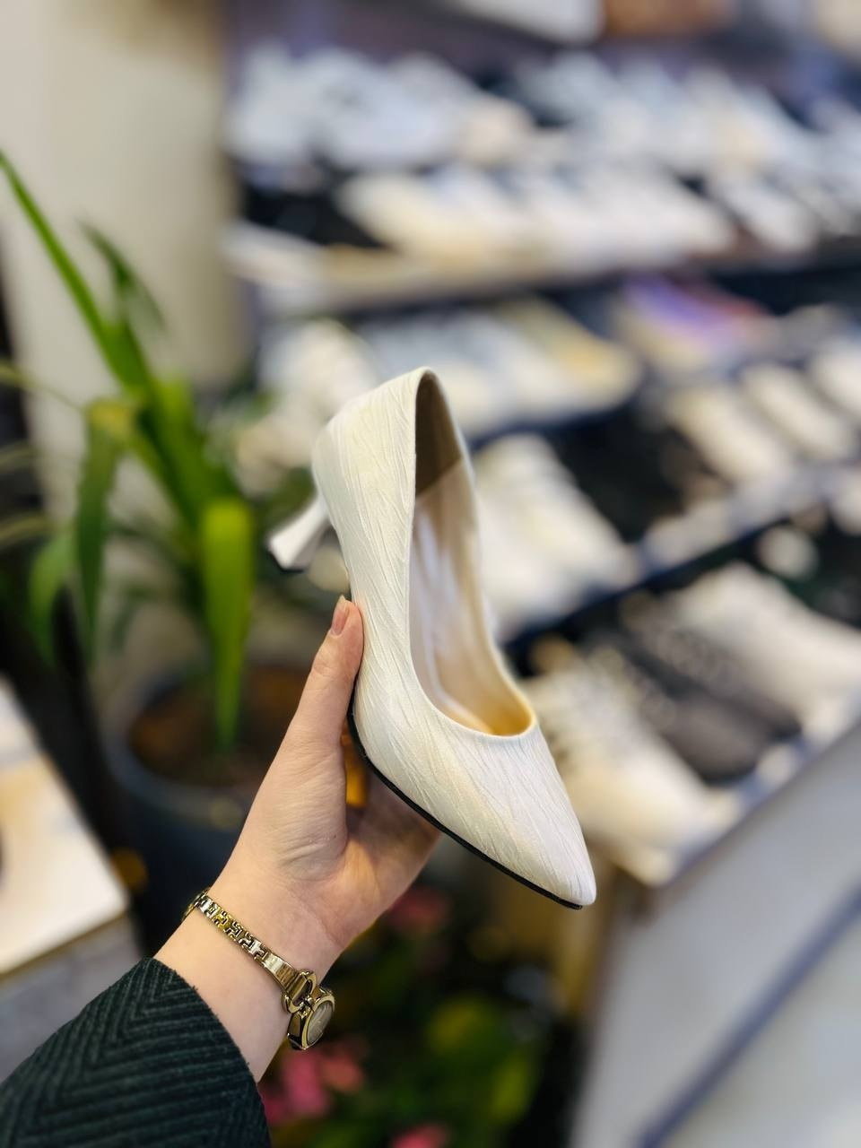 صباح الخير .... .وفرنا لكم .. 🍋🍋🍋
 كعب  بسمار 4 سم  طبي مميز و انيق ....
سعر ب٨  الاف 
القياسات ٣٧-٣٨-٣٩-٤٠
الالوان اسود بيجي نيلي 
  العنوان : كوت / شارع الهورة / معرض الرواق  يوجد خدمة توصيل لكافة محافظات العراق 😍 واتساب *********** __*********** الجمال 🌹الأناقة 🌹 البساطة 🌹النزاكة 😁

#اكسبلور #اكسبلور_فولو_ي_حلو🔥😴_ي_عمري #اكسبلور_فولو_شوفو_البوستات_الي_قبل_راح_تعجبكم
