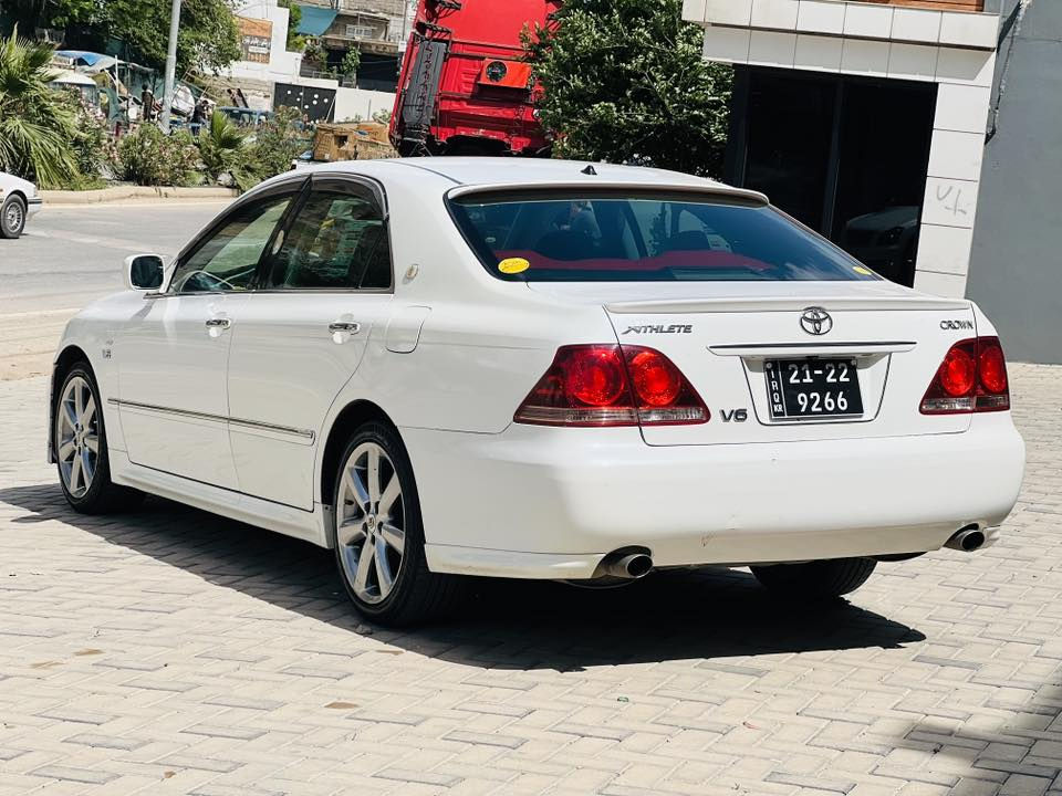 شاهینە مووس 2007
گێڕ کەورە مەکینە بچوک 
ناوڕەش ساج سوور 
سکان حەیزەران .
جڵد هیتەر
بێ دووگەڵ
سێ دووگمە 
ویل نەوتی 
کامل مەسرەف .
ساردوو گەموو بریکی بەسراوە .
تەقەو ڕەقەی نییە .
یەک پارچەبۆیاخی ئەورووپایە
سعری 66گەڵاو مەجال.
***********.
***********سەیسایەق
