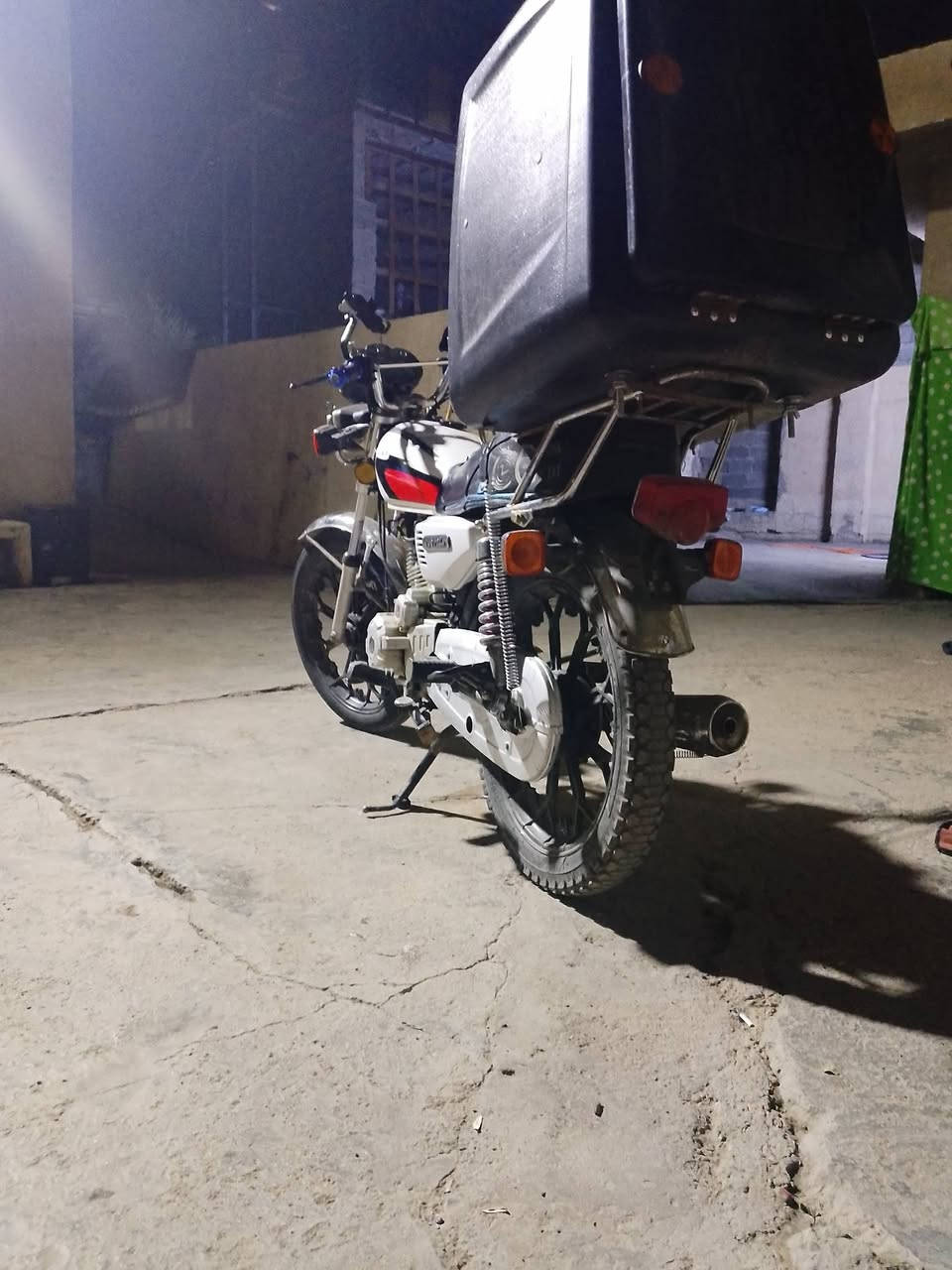 السلام عليكم دراجة سيفان 5 كير مديل 24 اوراق السعر 625 وبيهة مجال بسيط
ملاحضة وياهة خوذة 
مكاني بغداد الشعب 
***********
