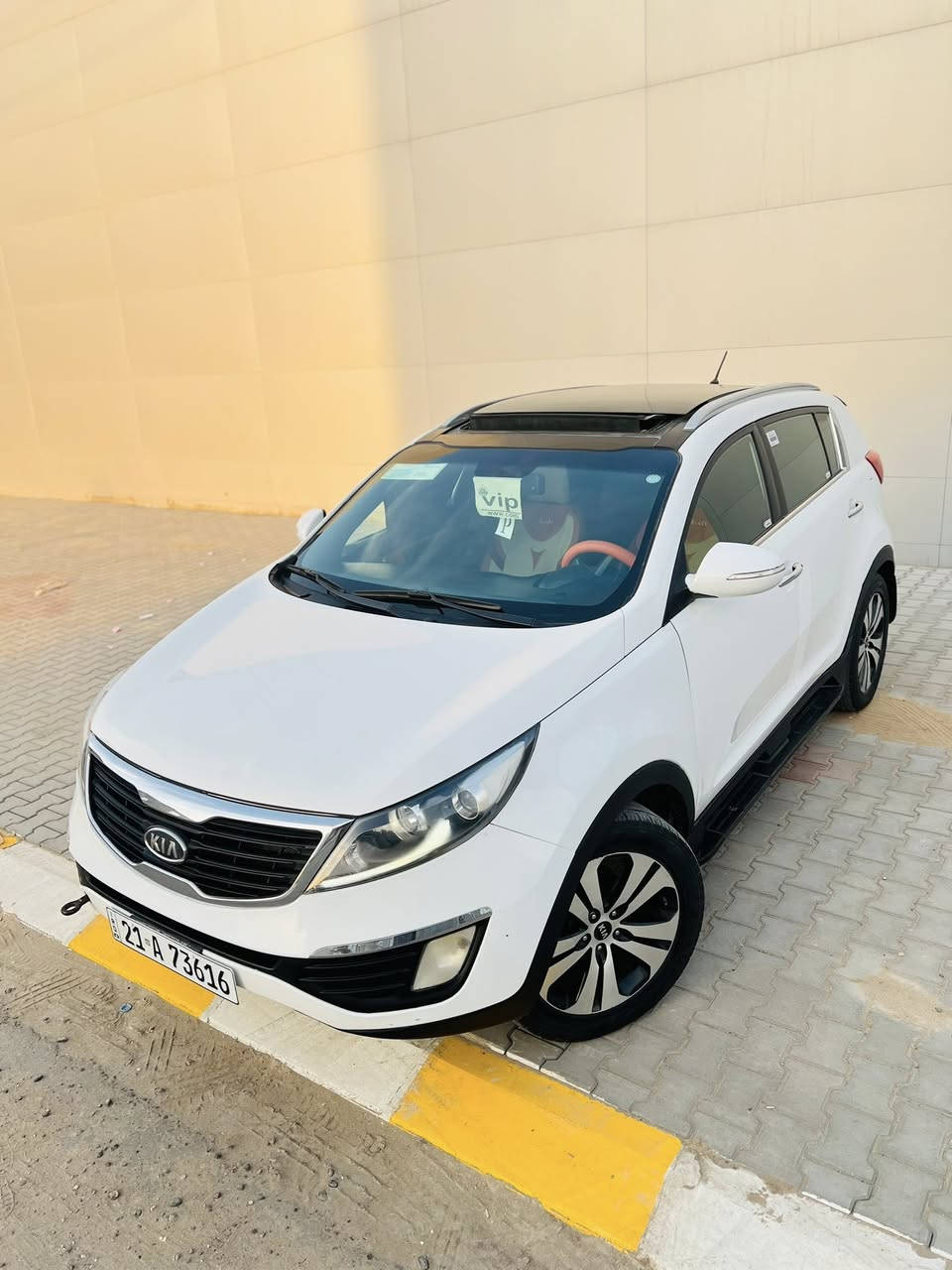 سلام عليكم
 كيا سبورتج موديل 2011 خليجي لون ابيض ثلجي رقم سليمانيه دولي سنويه لل2030  هزه جديده باسمي شرط التحويل ✅
السعر (127) وبيها مجال
محرك 2000 دوش المرغوب محرك وكير شرط
فول مواصفات 1/1
سقف بانوراما سلايت روف
كشن كهرباء 
تحكم ستيرن جيهتين 
بلاجكتور بلادي
داخل مشمشي
لد امامي
كامره خلفيه
تبريد لمس 
مرايه شفط 
ويل كب كروم فراشه 
يدات نيكل بلاد
السياره جاهزه من كلشي تبريد تدفئه صدر جديد 
السياره بيها (بابين وجاملغ صبغ بدون حادث بدون دواخل شخط ومصبوغ )
مكان السياره تكريت📍
***********
